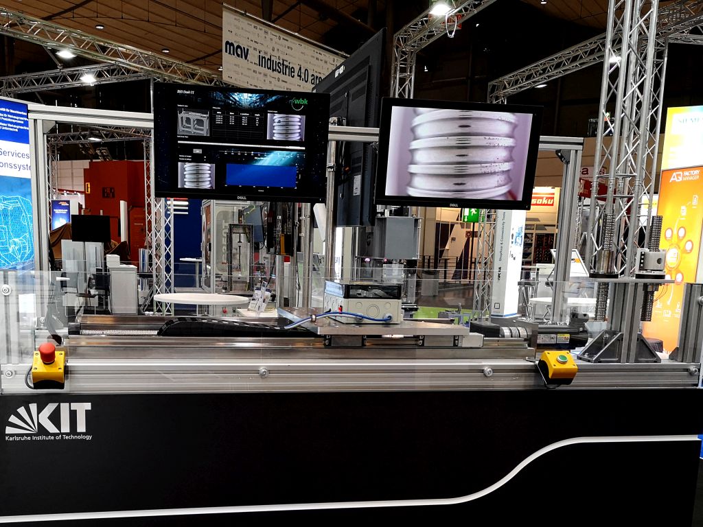 Photo courtesy of Karlsruhe Institute of Technology An integrated camera with light source enables continuous monitoring of the spindle in the drive.