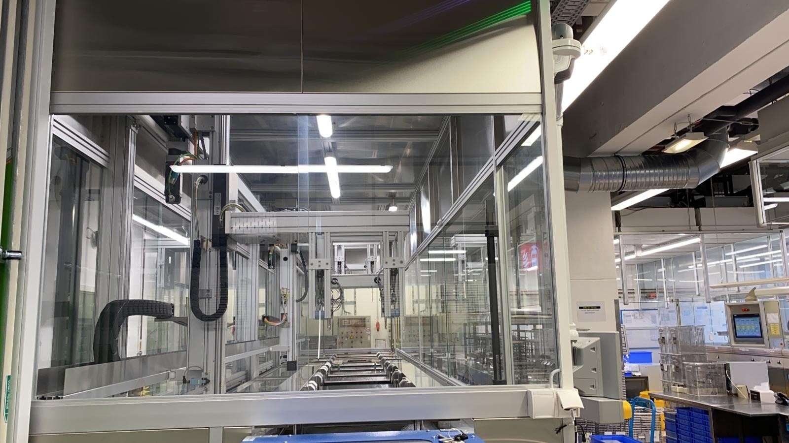 These ultrasonic ultrafine cleaning systems are specifically dimensioned for the application on hand. Their various treatment stations can be flexibly accessed so that defined processes can be prioritized. Photo credit: Philips Medical Systems