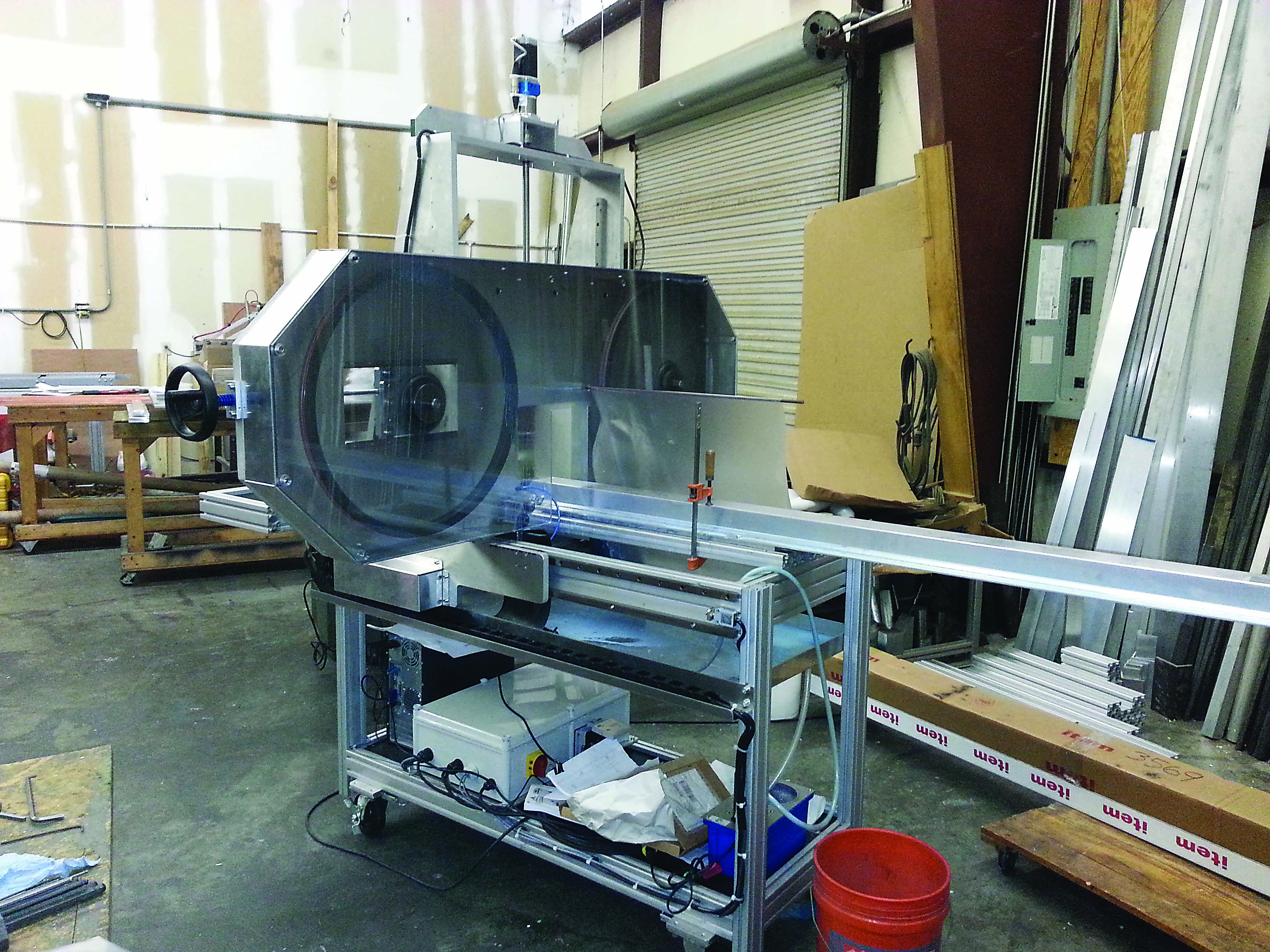 Panafab designed and built a custom bandsaw machine to sequentially cut aluminum handles from an aluminum extrusion.