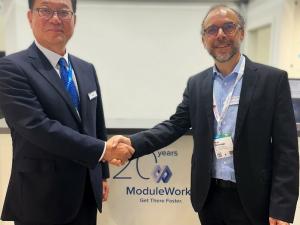 Wonjong Kim, CEO of DN Solutions (left) and Dr. Yavuz Murtezaoglu, Founder and Managing Director of ModuleWorks (right) agree on the partnership