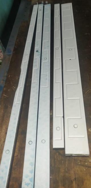 Vesconite Hilube hand-scraped gibs for a vertical boring mill