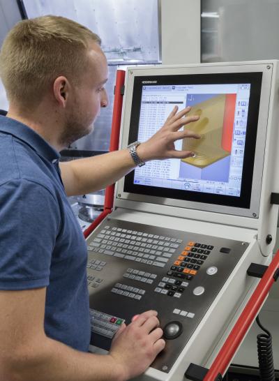 TNC 640 Mill-Turn Control With Touch Technology Responds to Gestures TNC 640 Mill-Turn Control With Touch Technology