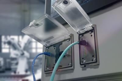 LP1-E45UM-5 Low-Profile Panel Interface Connector Features Five Ports LP1-E45UM-5 Low-Profile Panel Interface Connector