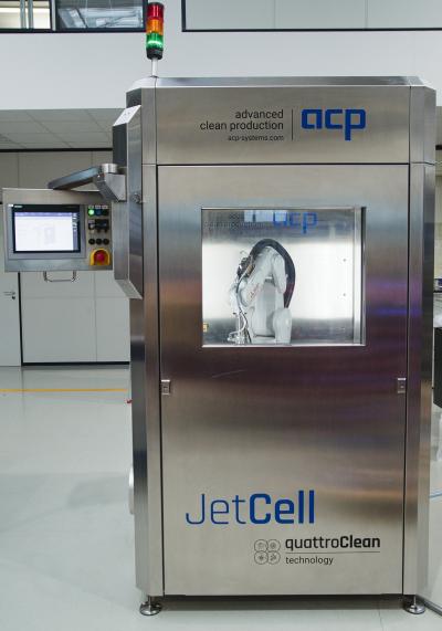Clean room-compatible cleaning cell with quattroClean technology Clean room-compatible cleaning cell with quattroClean technology