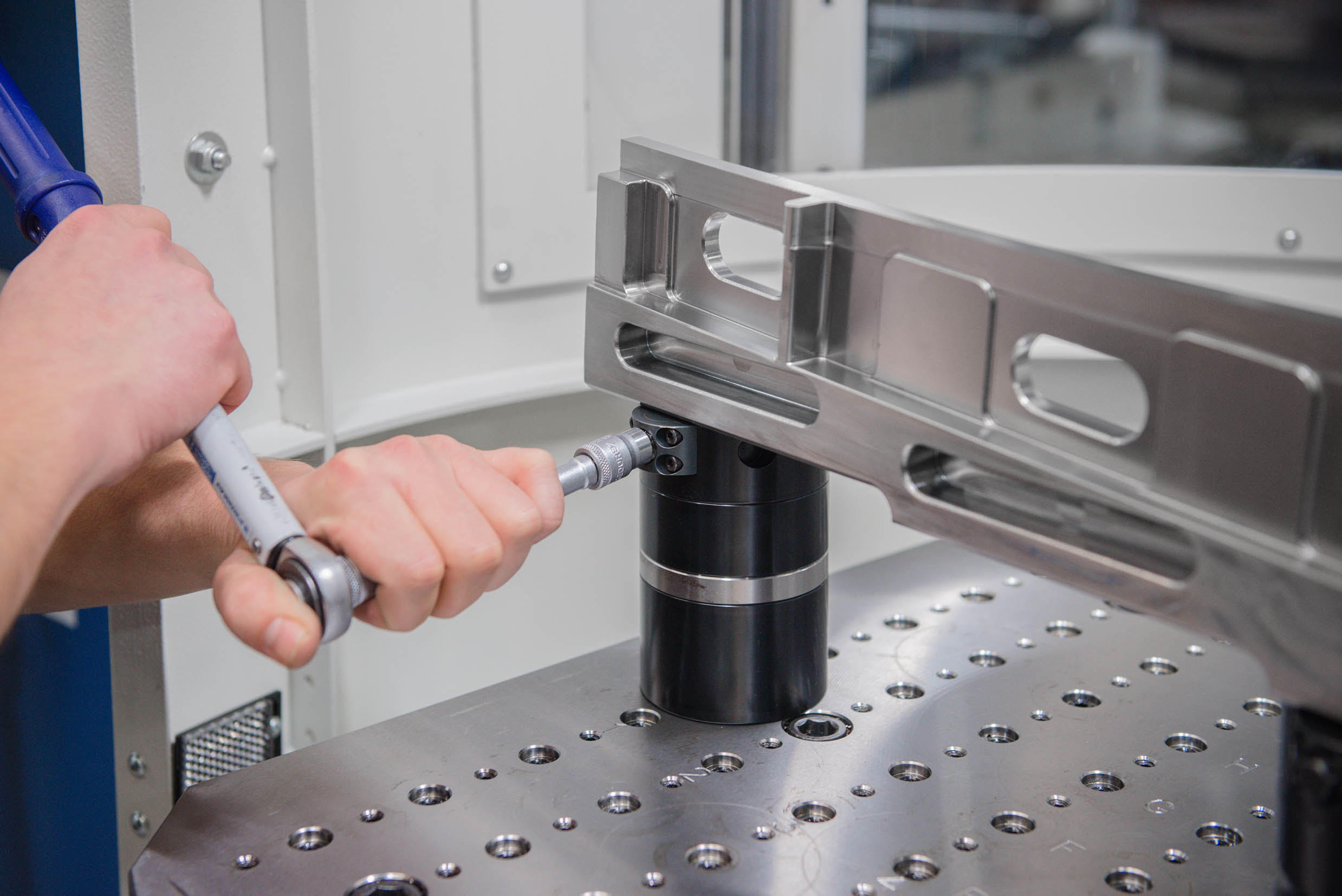 Minimize set-up times with AMF zero-point clamping technology: the workpiece is clamped in just a few simple steps.