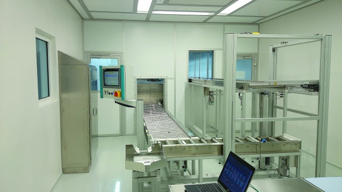 Cleaned parts are discharged into the clean room via a material air lock. Photo credit: Ecoclean GmbH/UCM AG